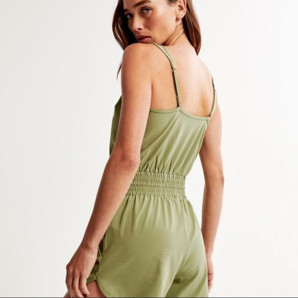 Abercrombie Traveler Romper in Green Small - Picture 5 of 6